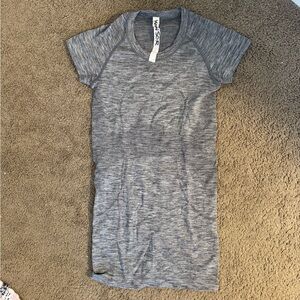 Lululemon size 2 workout top